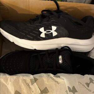 Under Armour 7 youth Black and White BGS Assert 10 Athletic Shoes NEW in box